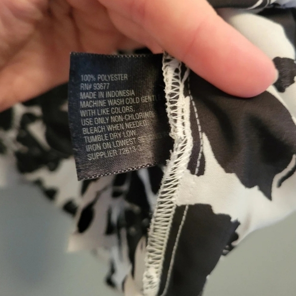 Worthington Black White Floral Ruffled Button-Up Blouse Size Large EUC - Picture 6 of 7